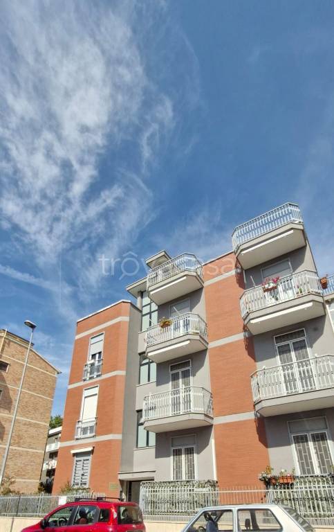 locale commerciale in vendita a Bari in zona Poggiofranco