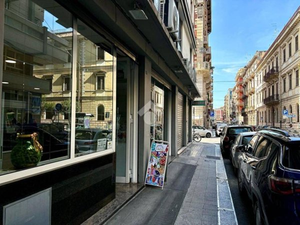 negozio in vendita a Bari in zona Murat