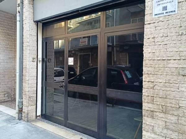 locale commerciale in vendita a Bari in zona Libertà