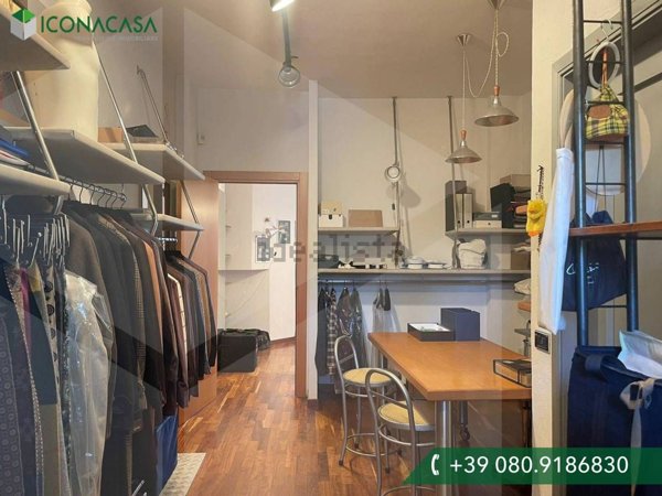 locale commerciale in vendita a Bari in zona Poggiofranco