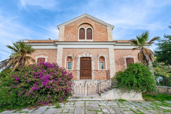 casa indipendente in vendita a Bari in zona Fesca