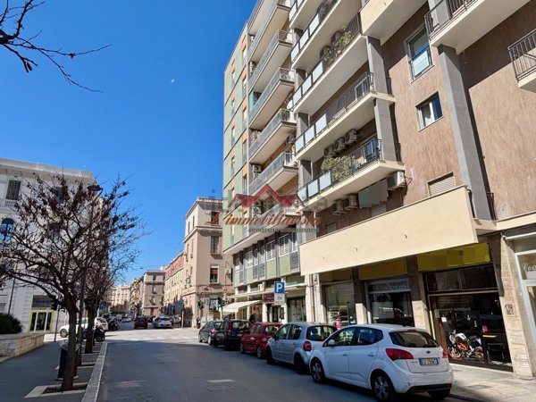 locale commerciale in vendita a Bari in zona Madonnella