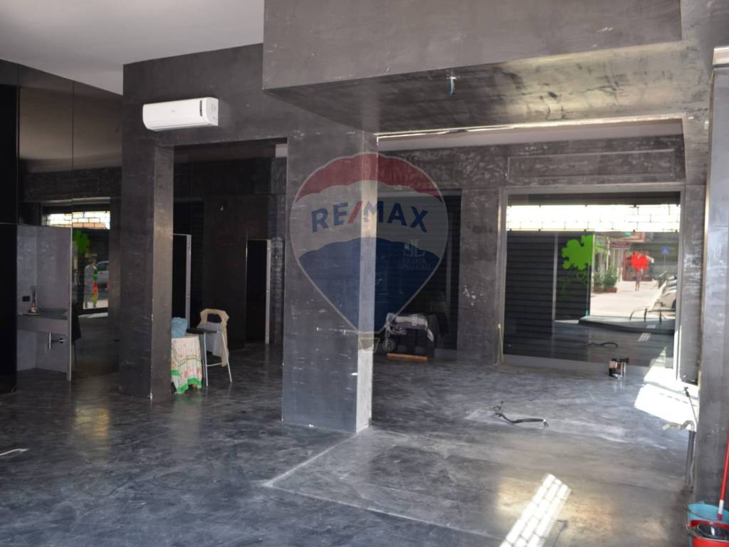negozio in vendita a Bari in zona Poggiofranco