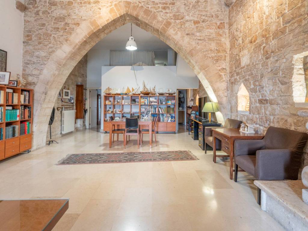 casa indipendente in vendita a Bari in zona Città Vecchia