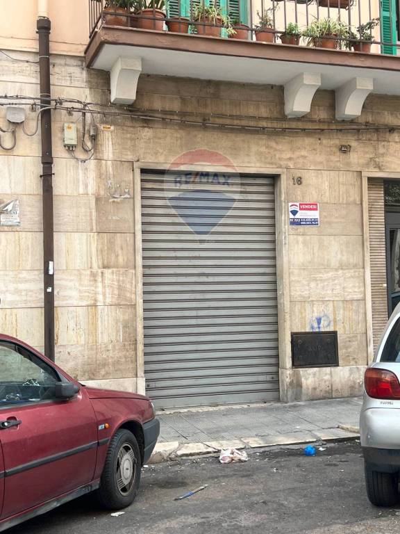 negozio in vendita a Bari in zona Libertà