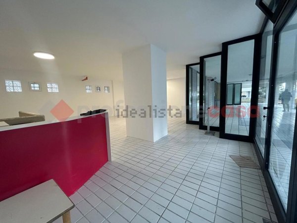 locale commerciale in vendita a Bari in zona Fesca