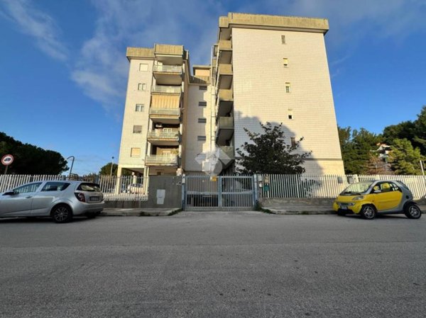 locale commerciale in vendita a Bari in zona Japigia