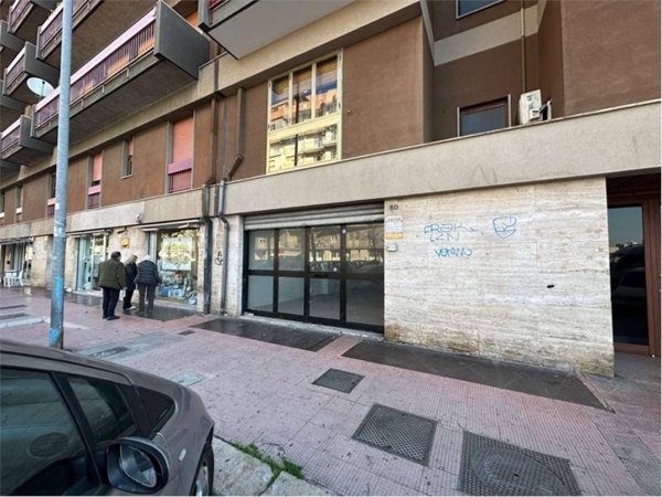 negozio in vendita a Bari in zona Libertà