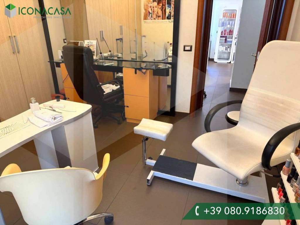 negozio in vendita a Bari in zona Carrassi