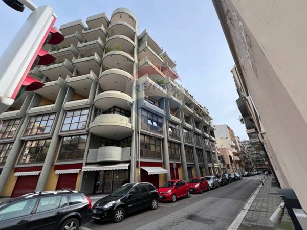 ufficio in vendita a Bari in zona Picone