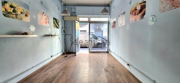negozio in vendita a Bari in zona Poggiofranco