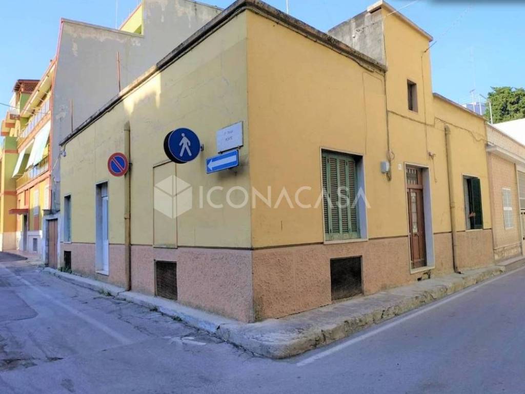casa indipendente in vendita a Bari in zona Carbonara