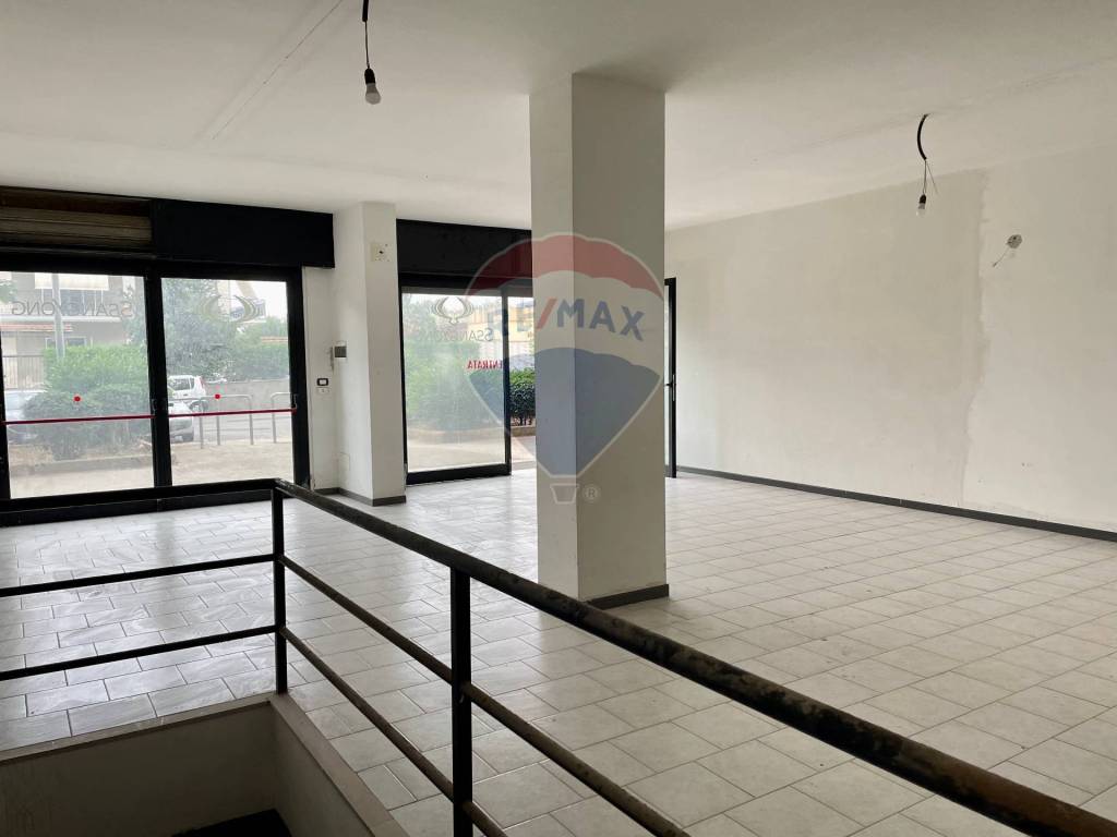 negozio in vendita a Bari in zona Japigia
