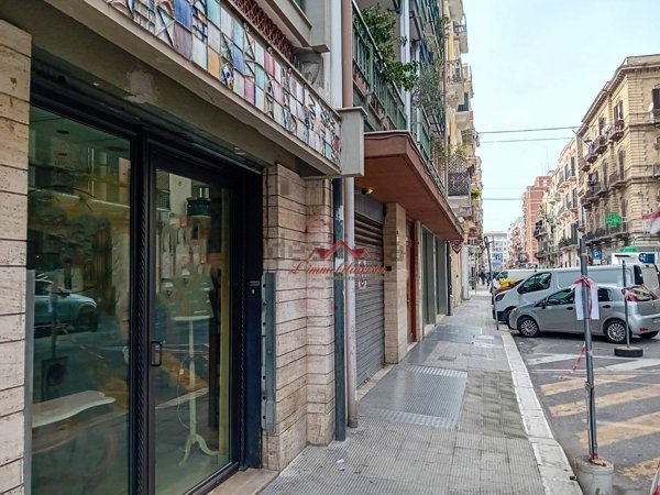 locale commerciale in vendita a Bari in zona Murat