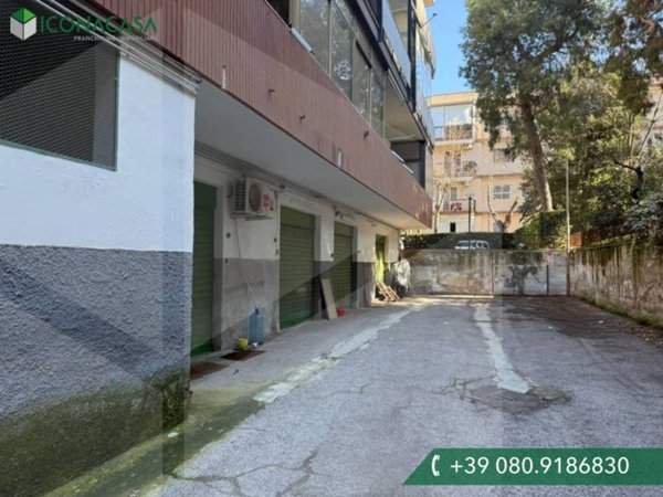 locale commerciale in vendita a Bari in zona Poggiofranco