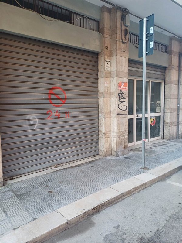 negozio in vendita a Bari in zona Carrassi