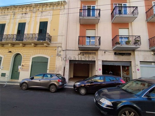 negozio in vendita a Bari in zona Carbonara