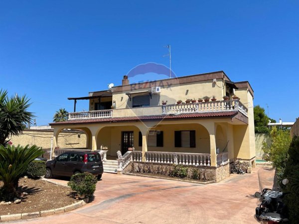 casa indipendente in vendita a Bari in zona Torre a Mare