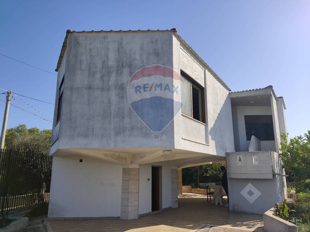 casa indipendente in vendita a Bari in zona Torre a Mare