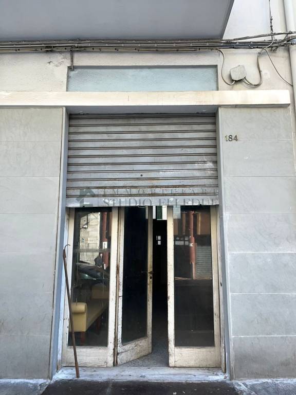 negozio in vendita a Bari in zona Libertà