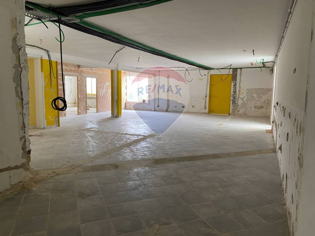 negozio in vendita a Bari in zona Libertà
