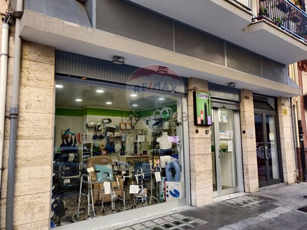 negozio in vendita a Bari in zona Libertà
