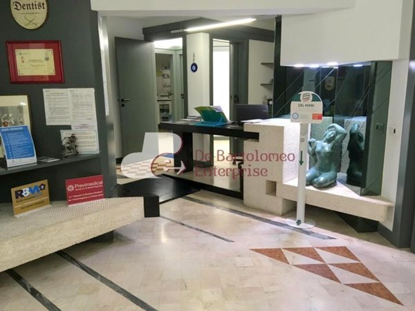 ufficio in vendita a Bari in zona Murat