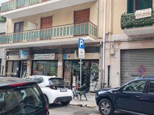 negozio in vendita a Bari in zona Libertà