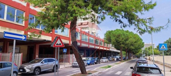 ufficio in vendita a Bari in zona Poggiofranco