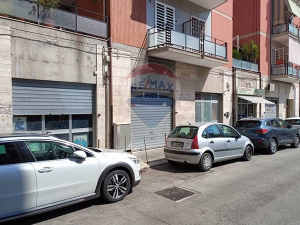 locale commerciale in vendita a Bari in zona Carrassi