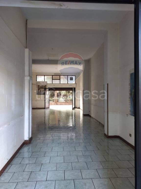 negozio in vendita a Bari in zona Poggiofranco
