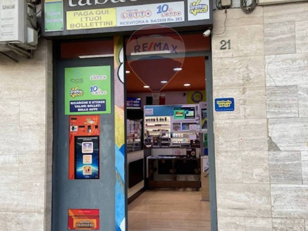 negozio in vendita a Bari in zona Poggiofranco