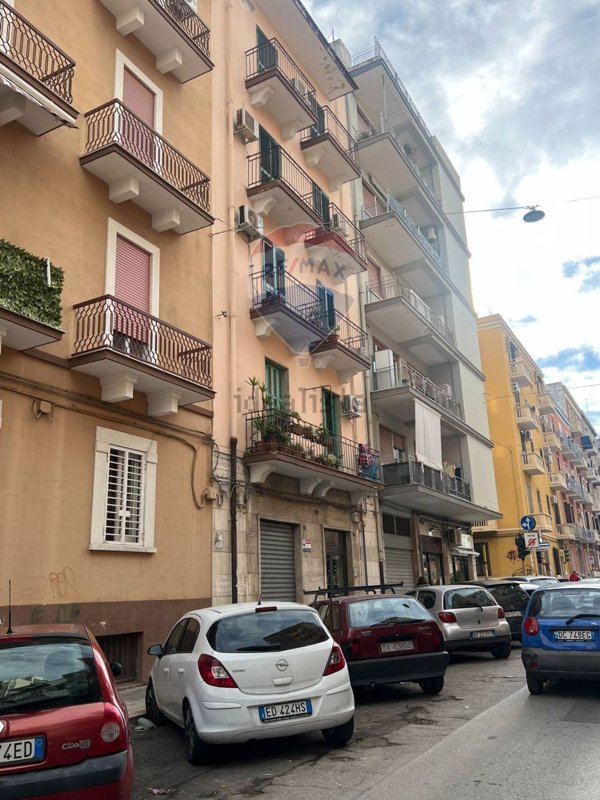 locale commerciale in vendita a Bari in zona Libertà