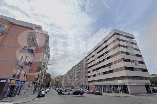 negozio in vendita a Bari in zona Picone