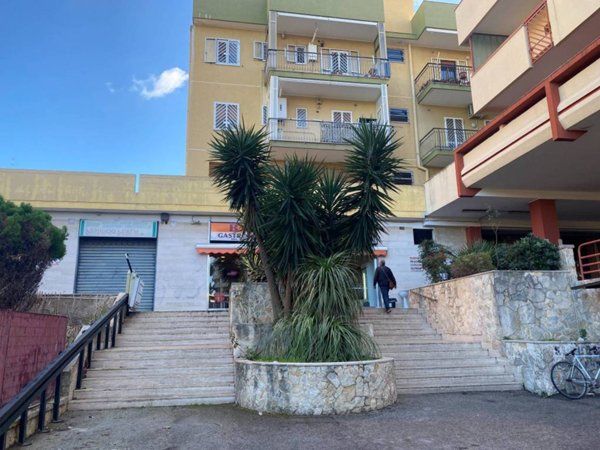 negozio in vendita a Bari in zona Poggiofranco