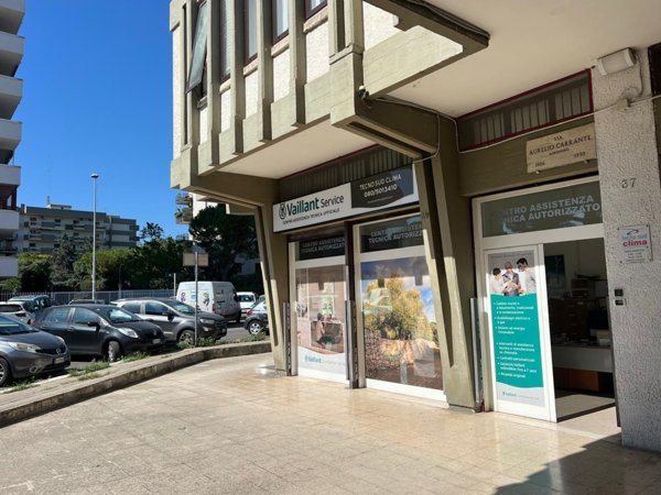 locale commerciale in vendita a Bari in zona Poggiofranco