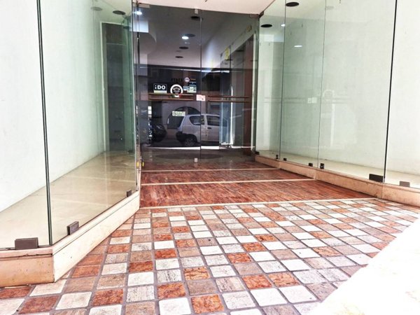 negozio in vendita a Bari in zona Libertà