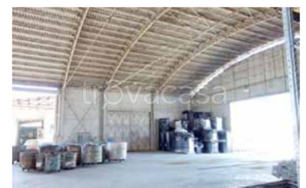 locale commerciale in vendita a Bari in zona Stanic