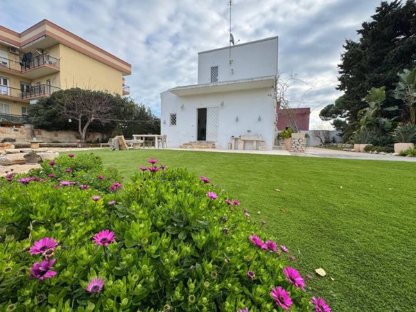 casa indipendente in vendita a Bari in zona Torre a Mare