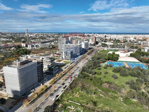 negozio in vendita a Bari in zona Poggiofranco