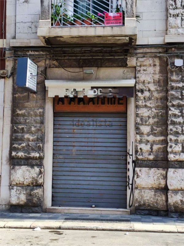 locale commerciale in vendita a Bari in zona Libertà