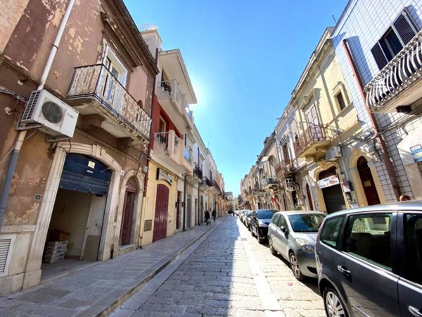 intera palazzina in vendita a Bari in zona Loseto