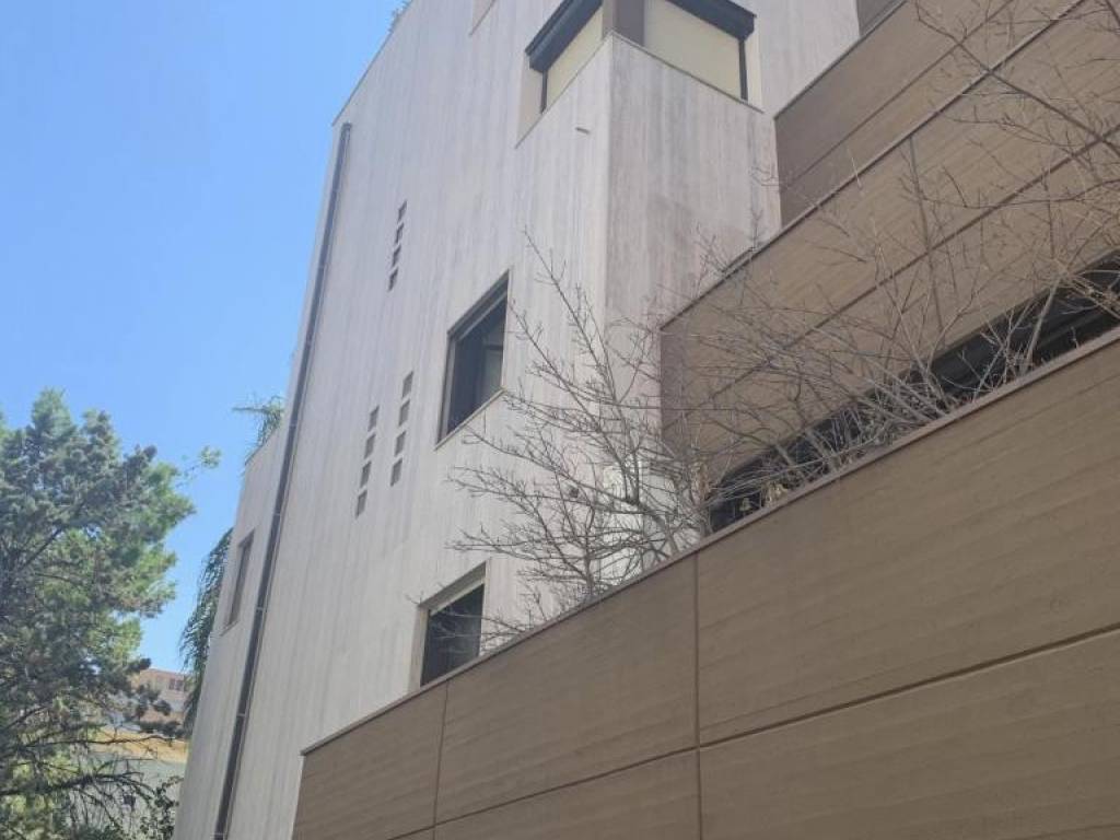 ufficio in vendita a Bari in zona Poggiofranco