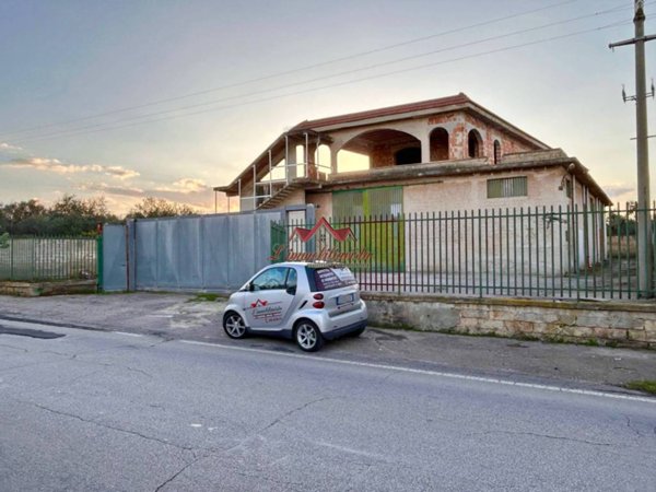 locale commerciale in vendita a Bari in zona Ceglie del Campo