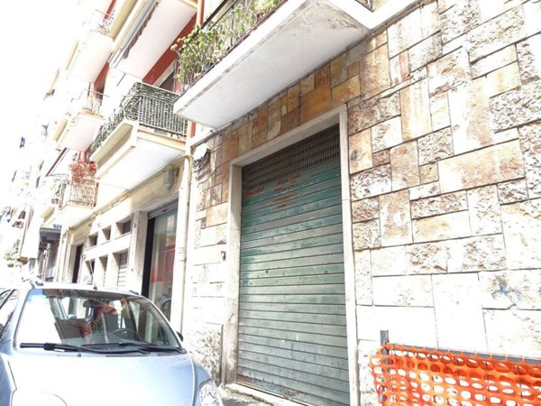 negozio in vendita a Bari in zona Mungivacca