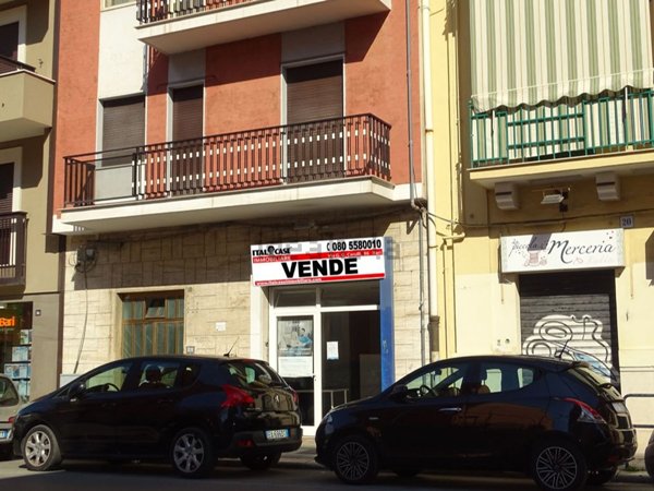 locale commerciale in vendita a Bari in zona Picone