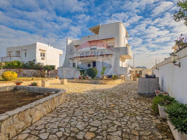 casa indipendente in vendita a Bari in zona Fesca