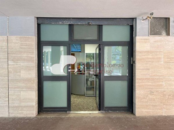 negozio in vendita a Bari in zona Poggiofranco