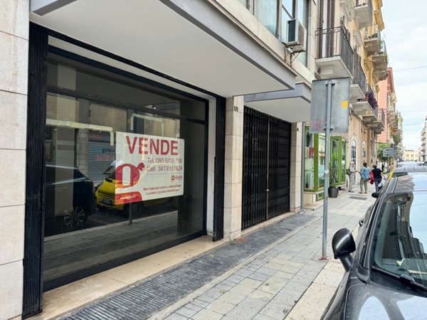 locale commerciale in vendita a Bari in zona Murat