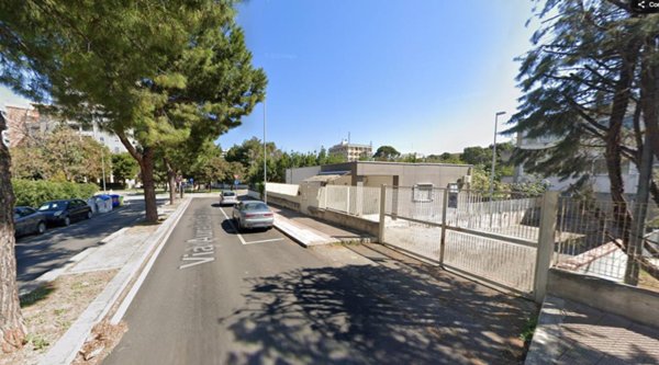 locale commerciale in vendita a Bari